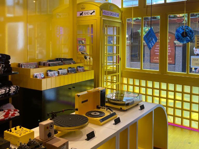 retail-store-yellow